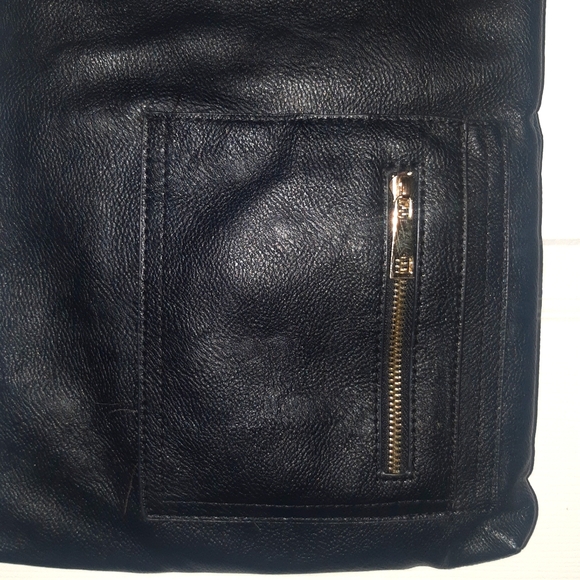 🆕️Pebbled Black Crossbody  With Gold Hardware width 10"×L12" - Picture 5 of 8